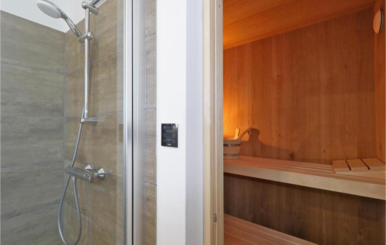 Stunning Home In Lembruch-Duemmer See With Sauna Bagian luar foto